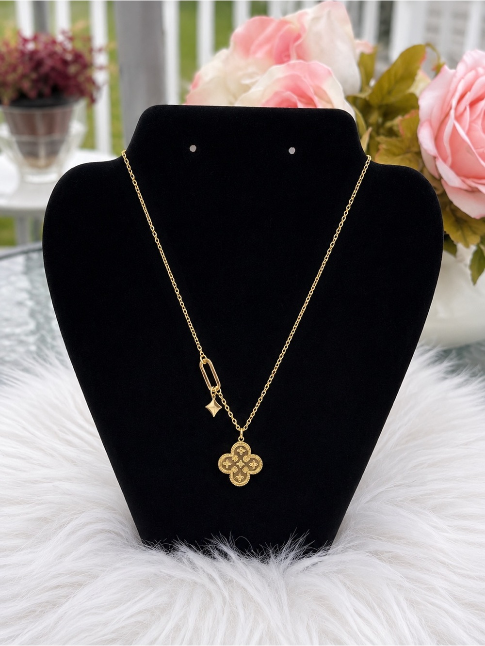 Gold Clover Pendant Necklace - Women's Fashion Jewelry